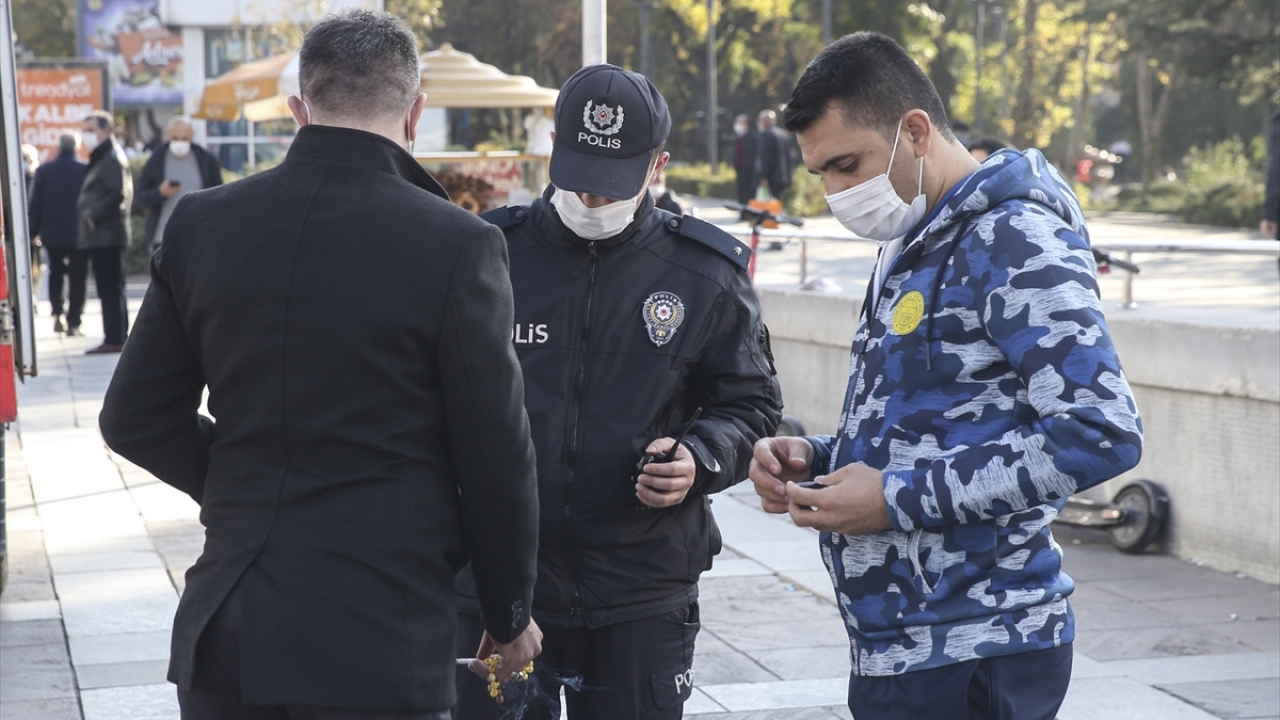 Ceza yazılan bazı vatandaşlar, uygulamaya tepki gösterirken, bazı vatandaşlar ise yasağı destekledi. 