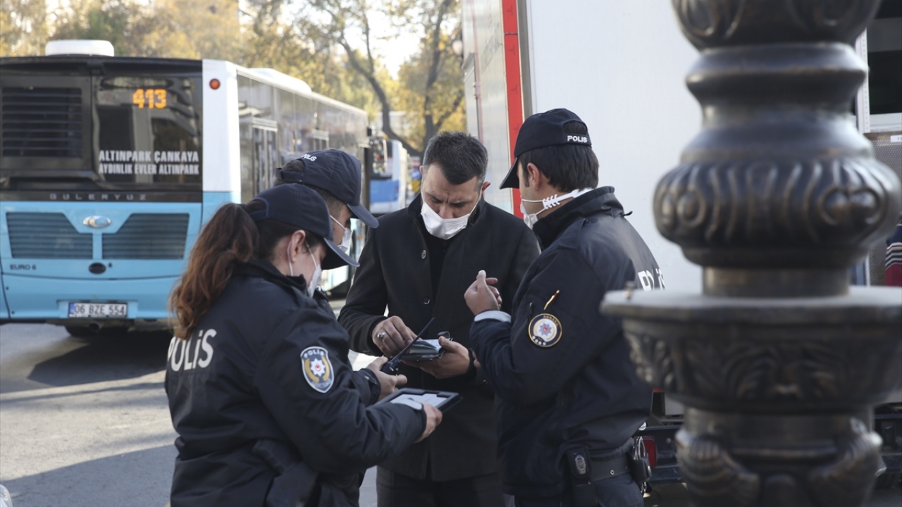 Kızılay`da esnaflık yapan Ramazan Başaran, yasağı desteklediğini belirterek, şunları söyledi: