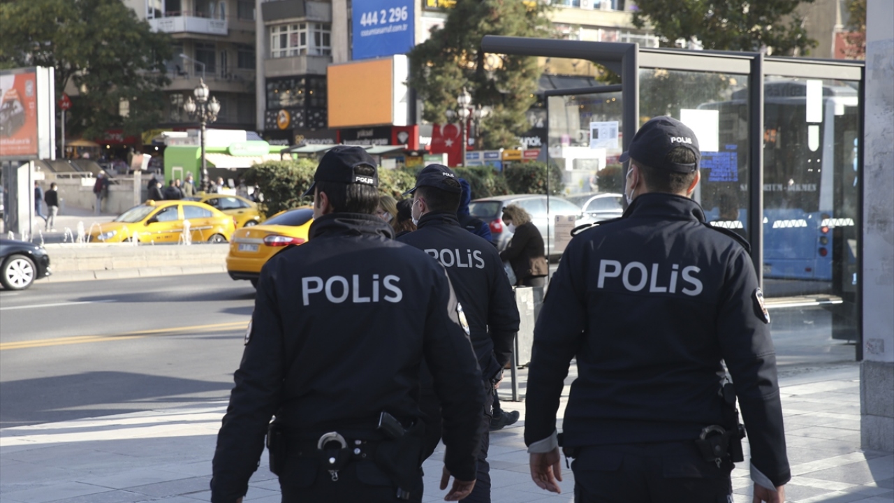 Bu arada vatandaşlar, bulundukların ilçelerde sigara içmenin yasak olduğu açık alanların listesine kaymakamlıkların internet sitesinden ulaşabilecek.