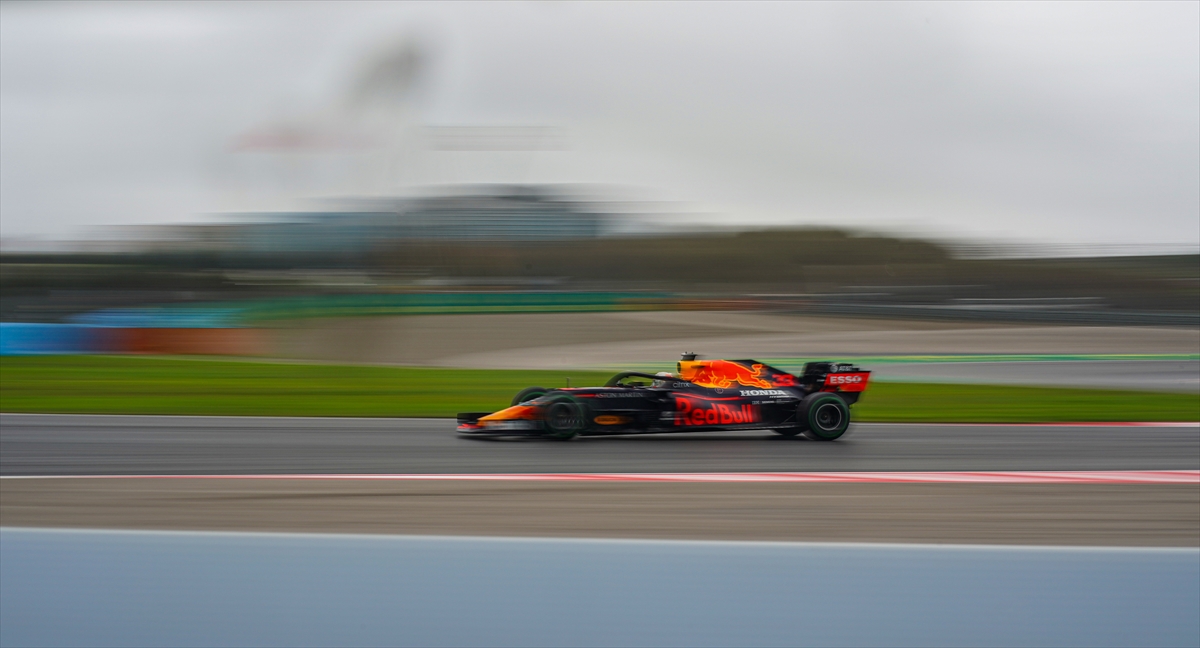 Verstappen liderliği bırakmadı