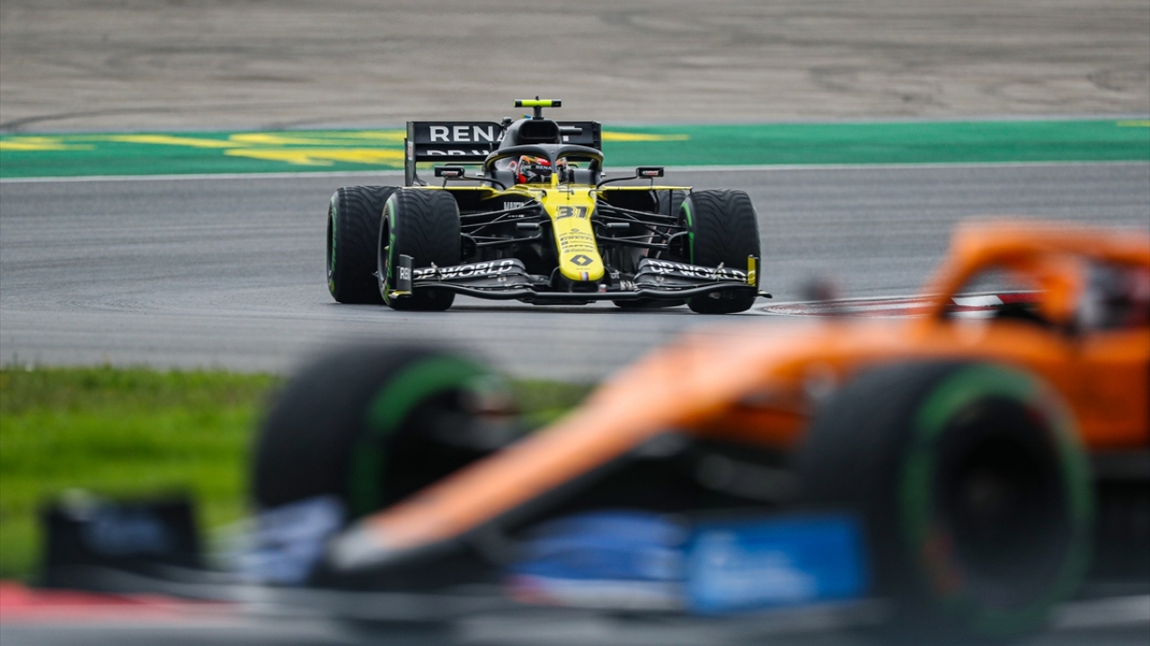 3 - Alex Albon - Red Bull - 1.50.059