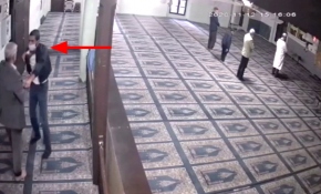 Cemaat namaza durunca o hırsızlık için harekete geçti