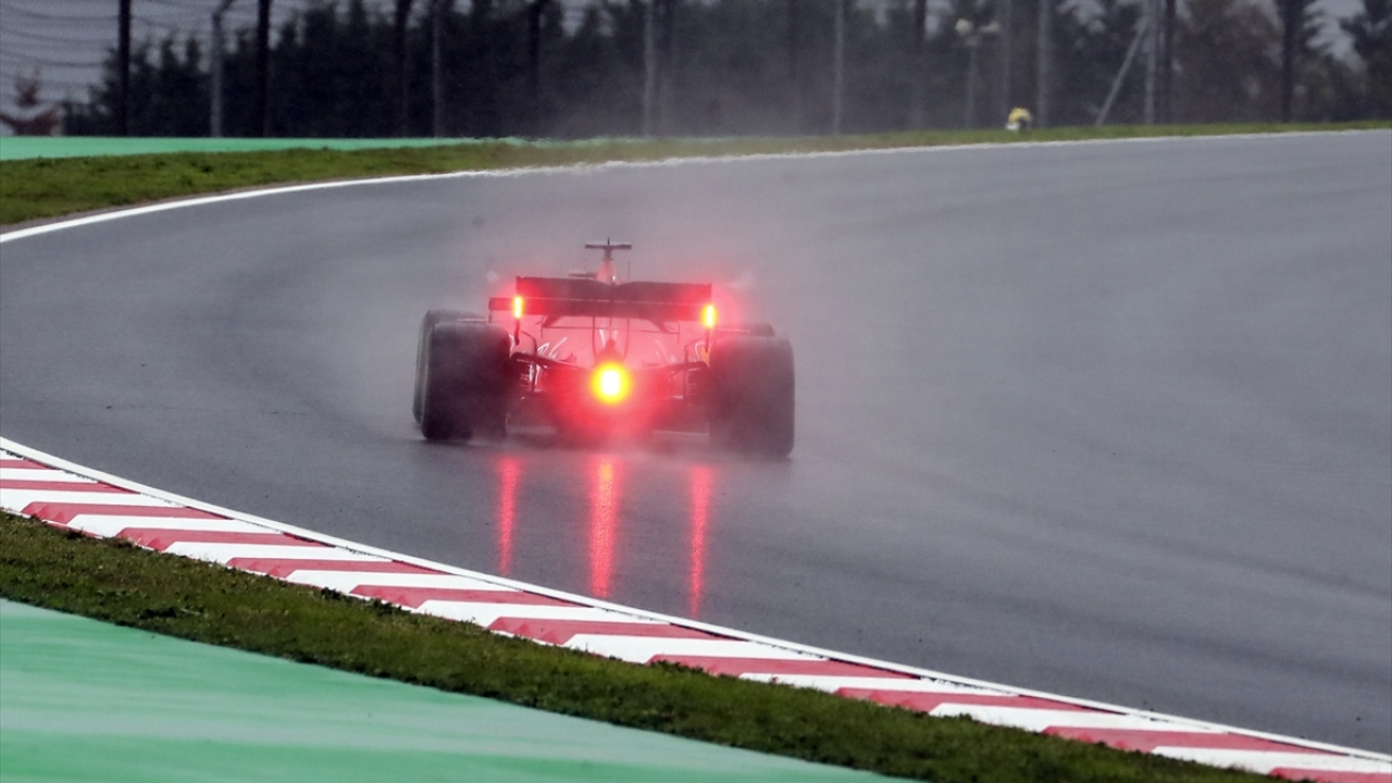 1 - Max Verstappen - Red Bull - 1.48.485