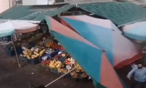 İzmir'de deprem anı pazar kamerasında