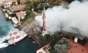 Üsküdar'da tarihi camide yangın