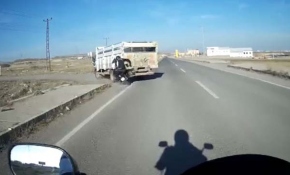 Polisin kazası arkadaşının kask kamerasına yansıdı