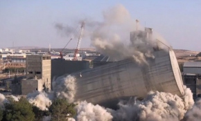 60 metre yüksekliğindeki siloyu 8 saniyede yıktı