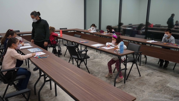 Kocaelide öğrenciler sanat ve eğlence atölyelerinde ara tatilin keyfini çıkarıyor
