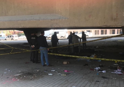 İzmirde yanmış erkek cesedi bulundu