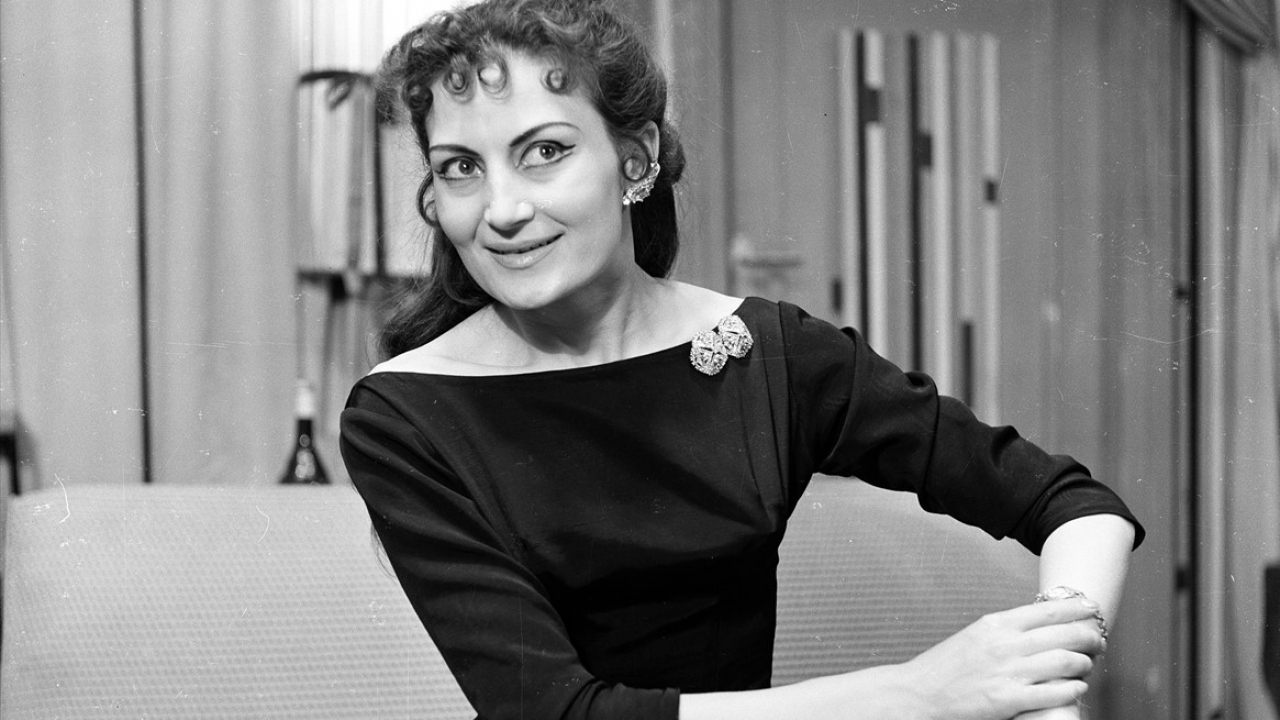 Kenter, Fritz Schweiger`in "Misafir" isimli oyununda sahnede yer aldı. (Arşiv)