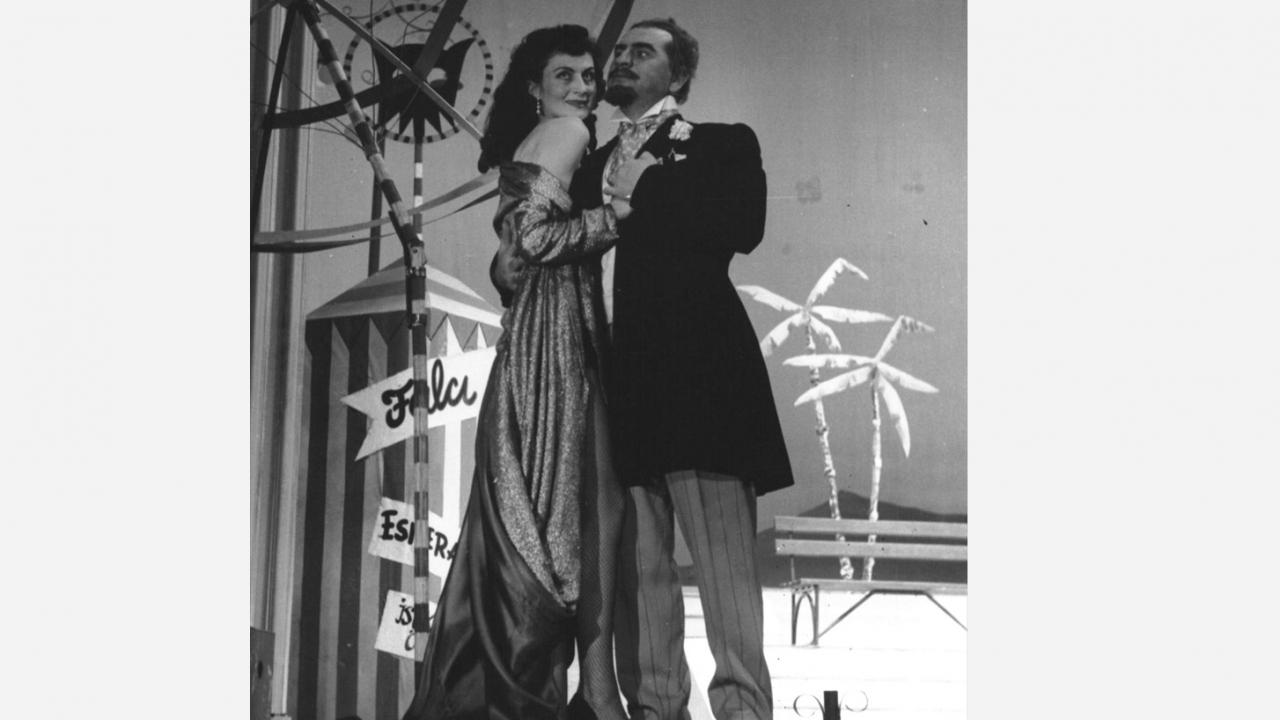 Kenter, Thornton Wilde`nin 1952`de sahnelenen "Ramak Kaldı" oyununda başrol oynadı. (Arşiv)