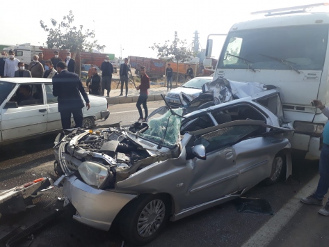 Şanlıurfadaki kazada araçta sıkışan iki kişiyi itfaiye ekipleri kurtardı