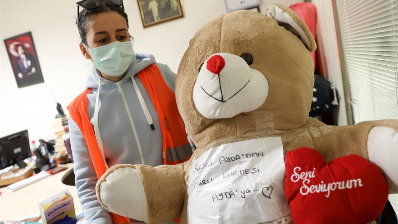 AFAD ve Türk Kızılay aracılığıyla toplanan yardımların yanı sıra belediyeler ve çeşitli sivil toplum kuruluşları da depremden etkilenenler için yardım seferberliği başlattı.