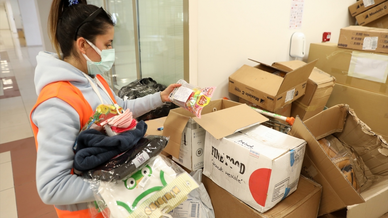 Türkiye`nin dört bir yanından ünlü isimler, bloggerlar, fenomenler Aydın aracılığıyla deprem bölgesine elini uzattı. 