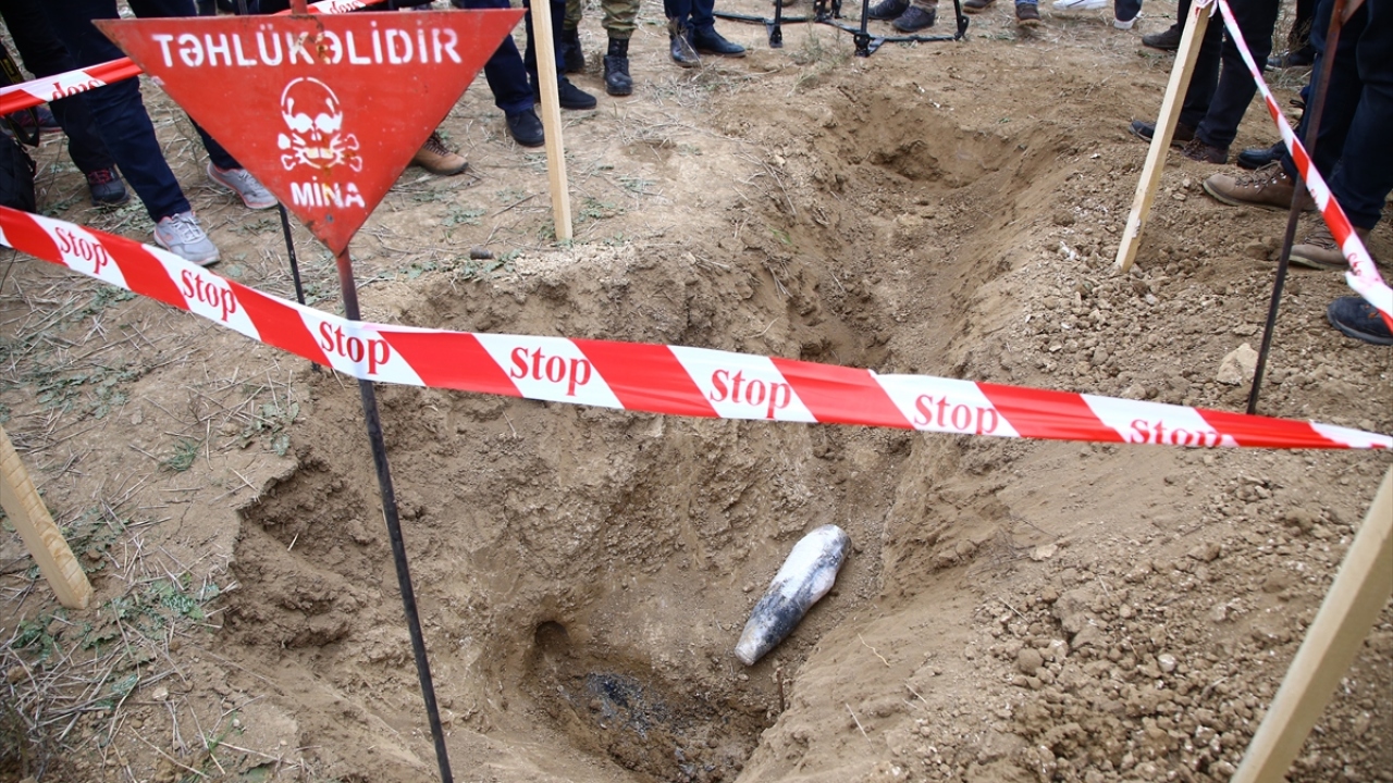 Azerbaycan devleti önce işgalden kurtarılan tüm bölgelere Ermenistan tarafından verilen zararı hesaplamayı daha sonra yeniden kurmayı planlıyor.