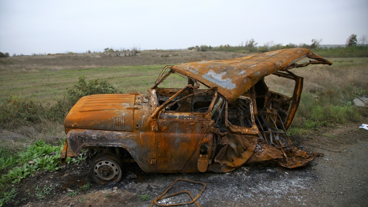 Fuzuli`de, 27 Eylül-10 Kasım`da Ermenistan ve Azerbaycan arasında yaşanan savaşın izleri hala duruyor.