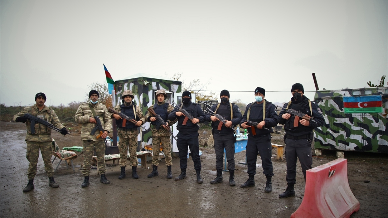 Şadiye Kahramanova, 27 yıl sonra evine gelebildiği için Cumhurbaşkanına, askerlere ve şehit annelerine teşekkür etti.