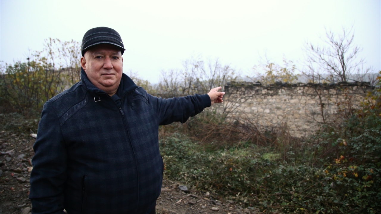 Vagif Veliyev, ata yurtlarına döndükleri için sonsuz mutlu oldukları söyledi. 