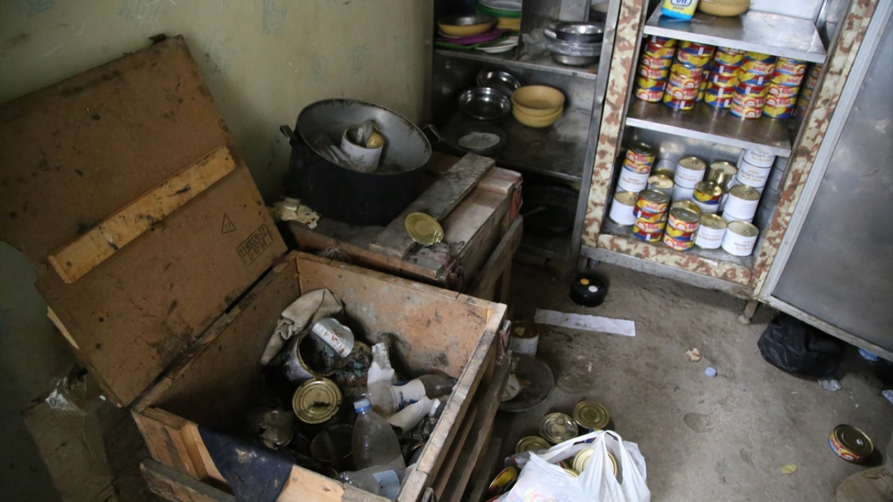 Ermenistan güçlerinin Azerbaycan sivil yerleşim birimlerine ateş açtığı mevziler de bırakıp kaçtıkları gibi duruyor. 