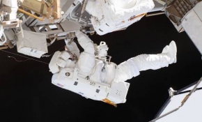 Rus kozmonotlar, uzay yürüyüşüne çıktı