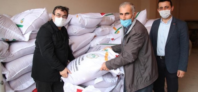 Çanakkalede afetlerde zarar gören üreticiye tohum dağıtılmaya başlandı