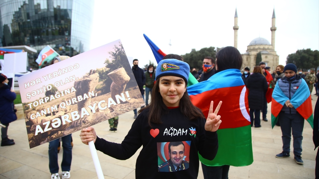 Ağdamlı Rahman Hüseyinov ise hayatının en mutlu gününü yaşadığını söyledi. Bugüne kadar Ağdam hasretiyle yaşadığını belirten Hüseyinov, Azerbaycan askerlerine teşekkür etti.