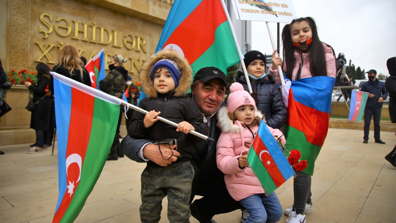 Aysema Abdullayeva da "Gözümüz aydın. Cumhurbaşkanı`ndan topraklarımıza dönmemizle ilgili talimat bekliyoruz. Çadırda da yaşayabilirim orada." diye konuştu.