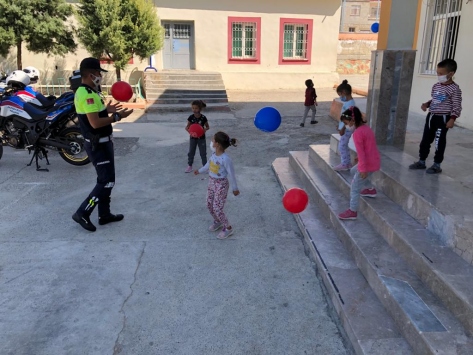 Mersinde jandarmadan 20 Kasım Dünya Çocuk Hakları Günü etkinliği