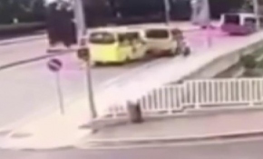 Yolcu indiren minibüse bir başka minibüs çarptı: 4 yaralı