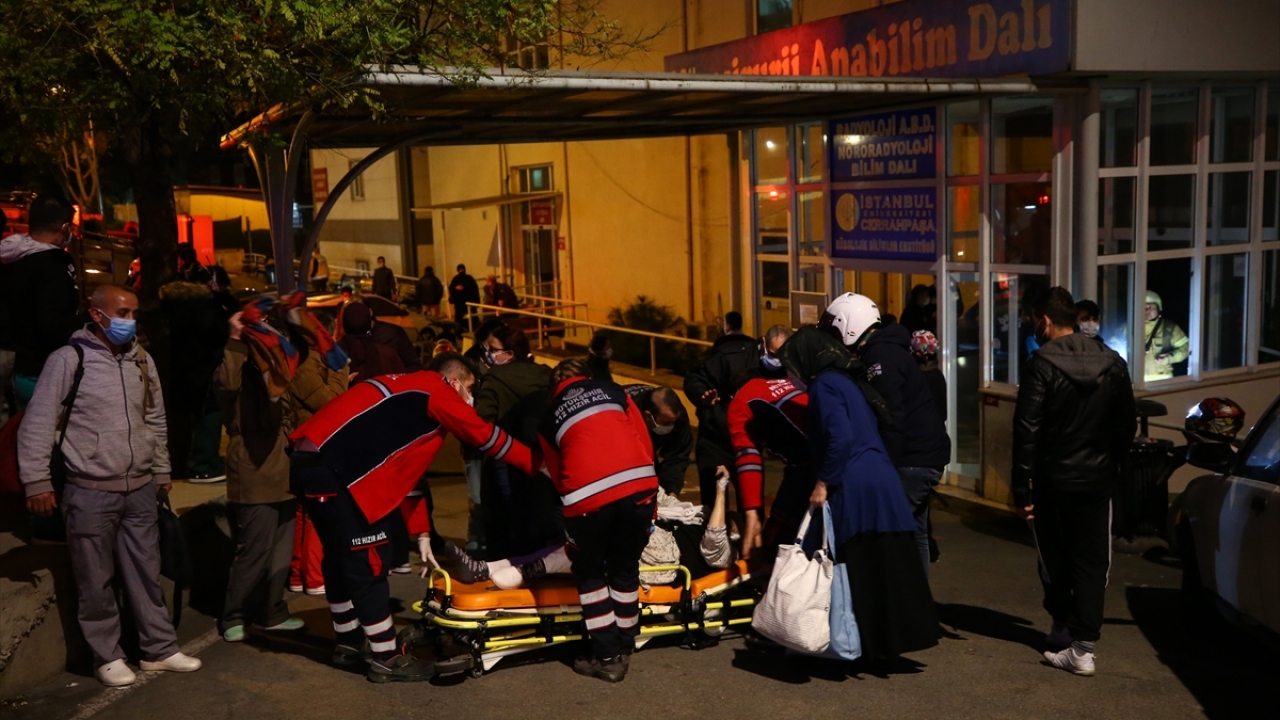 Edinilen bilgiye göre, Fatih ilçesinde bulunan 4 katlı hastane binasında henüz belirlenemeyen nedenle yangın çıktı.