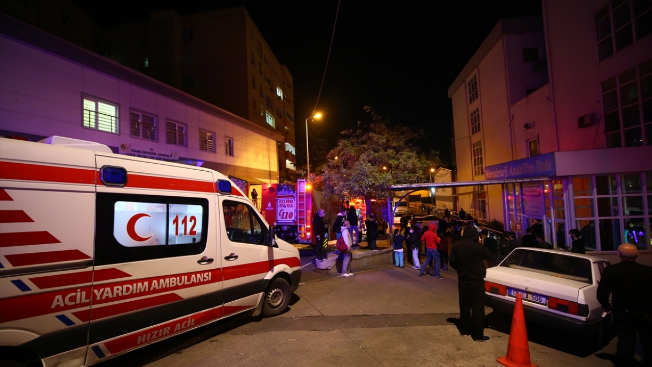 Durumun bildirilmesi üzerine olay yerine çok sayıda itfaiye ve polis ekipleri sevk edildi.