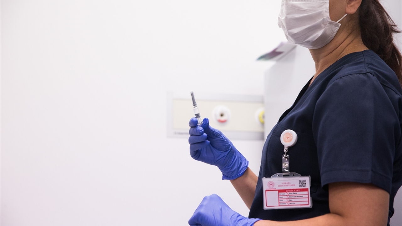 12 ilde 726 sağlık çalışanına, 14 gün arayla 2 doz aşı yapıldı.