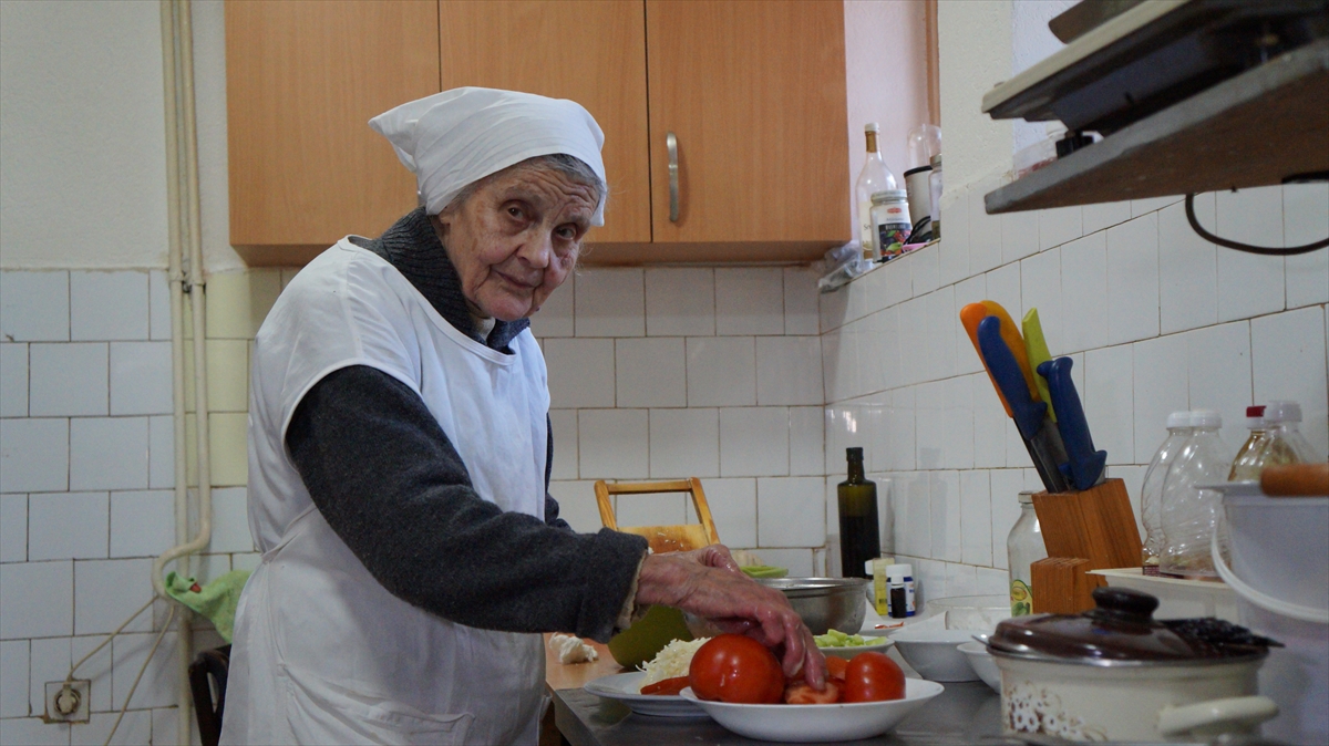 Çocukluğunda çamurdan yemekler yaptığını hatırladığını söyleyen Mladenovic, "İnsan doğarken yapacağı iş bellidir. Ben de işimi gerçekten severek yapıyorum." dedi.