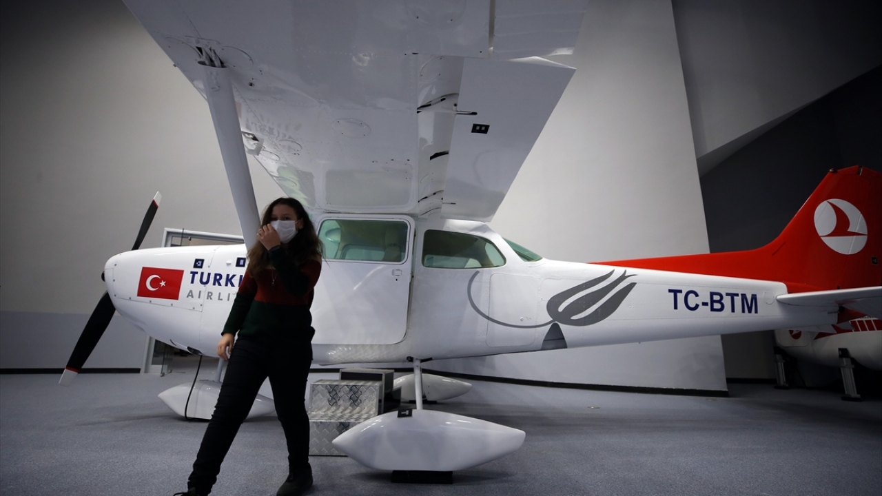 GUHEM Genel Müdürü Halit Mirahmetoğlu, merkezin ilk katında havacılık, üst katında uzay temasının işlendiğini söyledi.