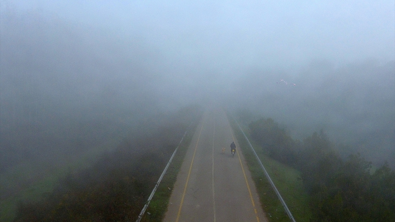 Hava sıcaklığının 1 derece ölçüldüğü kentte, sisin öğle saatlerinde etkisini kaybetmesi bekleniyor.