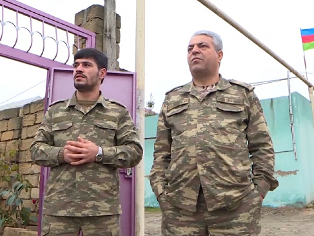 Azerbaycanlı emekli asker, doğduğu köyü oğlu ile birlikte kurtardı