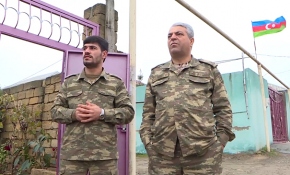 Azerbaycanlı emekli asker, doğduğu köyü oğlu ile birlikte kurtardı