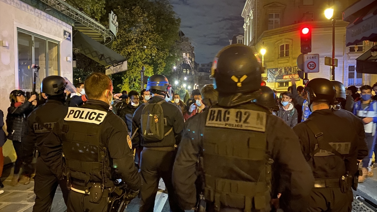 Afganistanlı sığınmacı Ahmedullah Siddiki, yaptığı açıklamada, iş bulmak ümidiyle Fransa`ya 3 ay önce geldiğini söyledi.