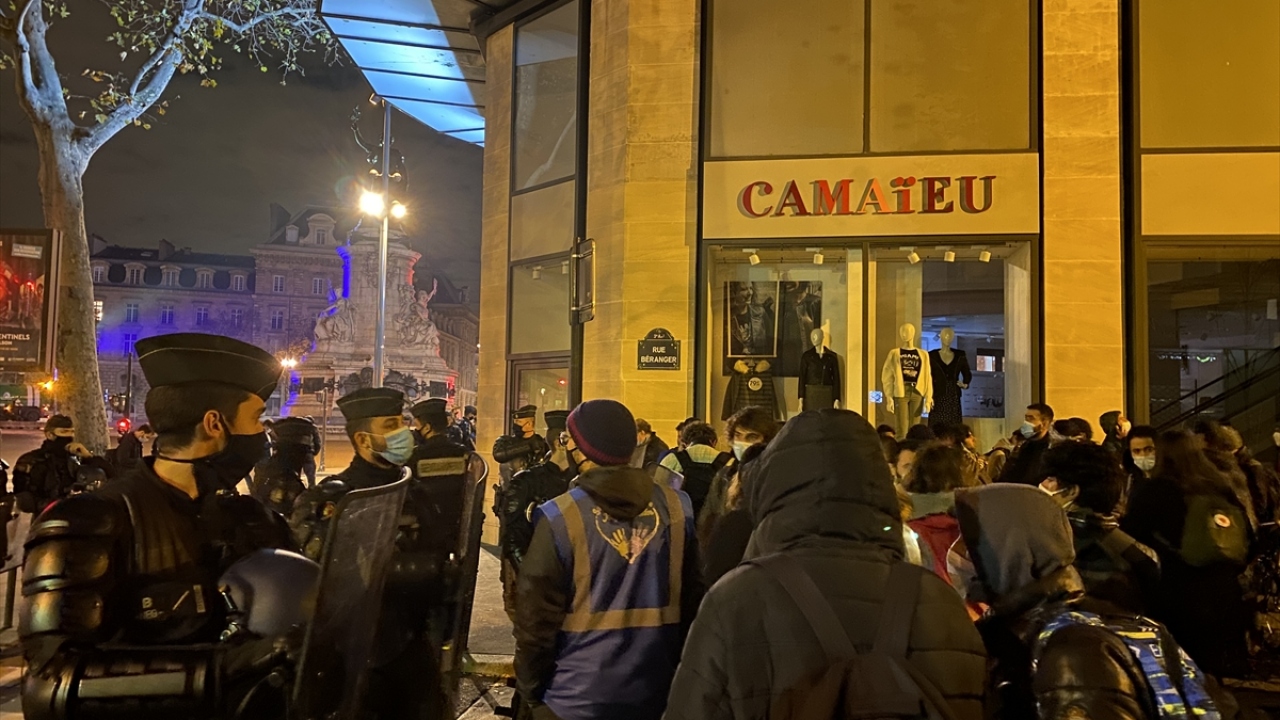 Eşi ve 5 çocuğuna para göndermek için yollara düştü