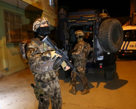 Adanada uyuşturucu satıcılarına yönelik operasyon: 7 gözaltı