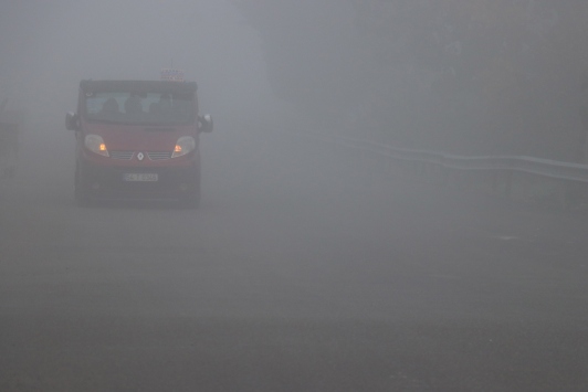 Sakarya ve Kocaelide yoğun sis ulaşımı olumsuz etkiliyor