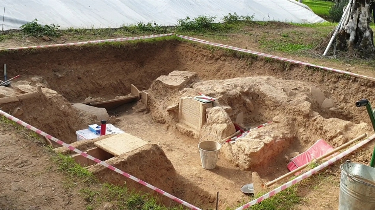 Bursa'da 5. yüzyıla ait mezar taşı bulundu