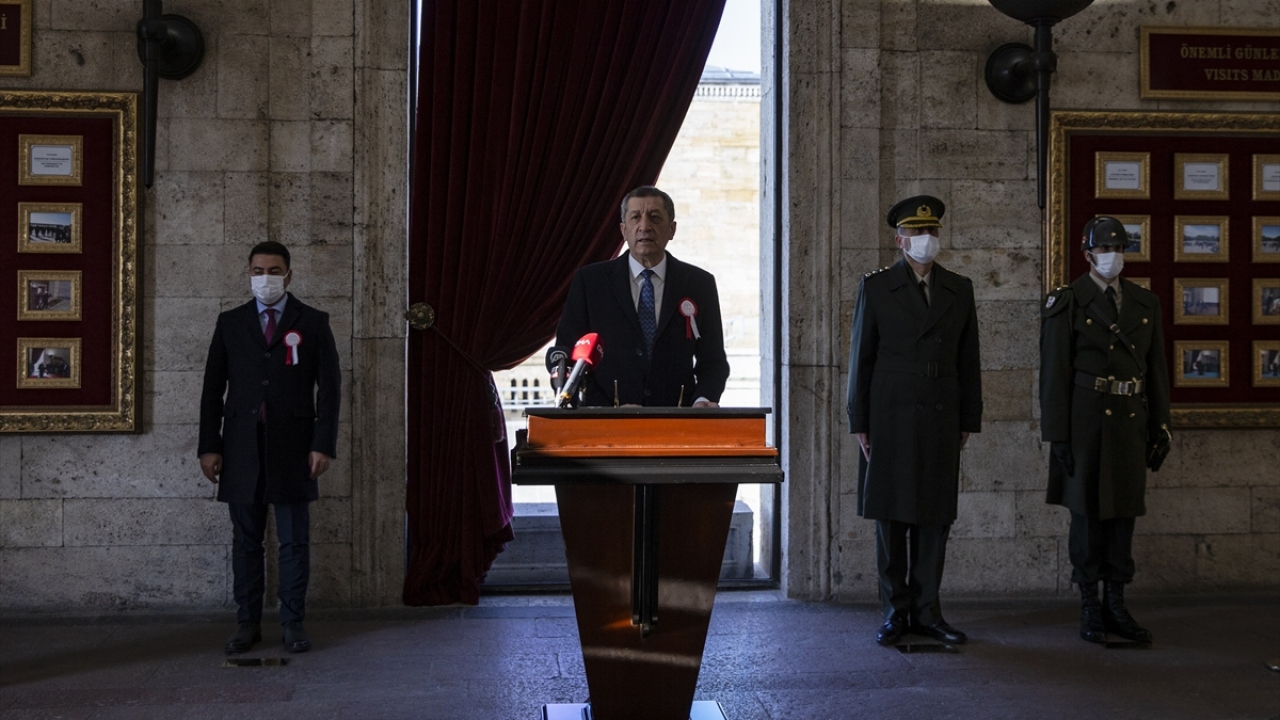 Daha sonra Misakımilli Kulesi`ne geçen Selçuk, Anıtkabir Özel Defteri`ne şunları yazdı: