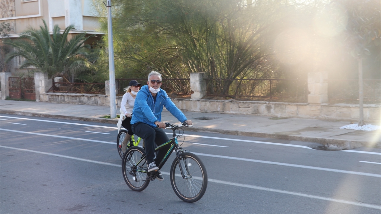 Maraş`ta faaliyete geçen bisiklet yolu sayesinde bölgenin bisikletle de gezilebilmesi ve 8 ayrı noktada kurulan büfeler, ziyaretçilere keyifli vakit geçirme imkanı sağlıyor.