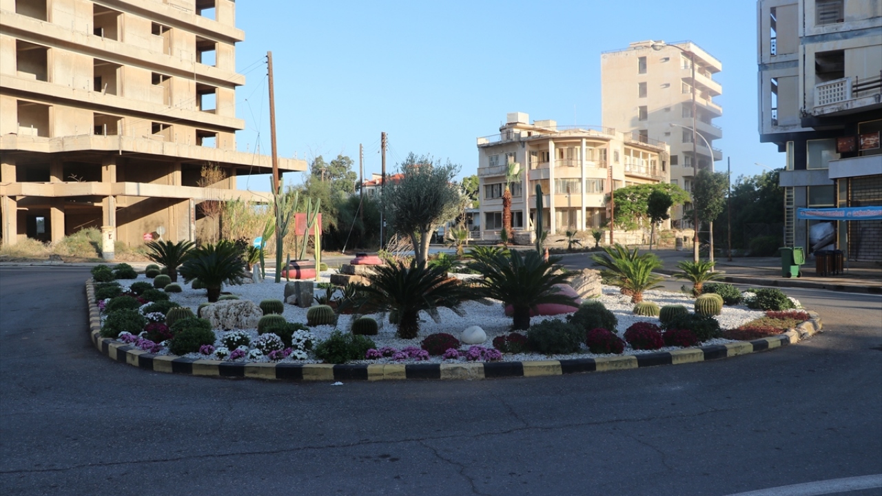 Arter, "Maraş bölgesinde yoğun çalışmalardan sonra 4 kilometre civarında bir güzergah ve kamuya ait yollar, normal bir şehir havası olması koşuluyla, 8 Ekim`de insanların ziyaretine açıldı." dedi.