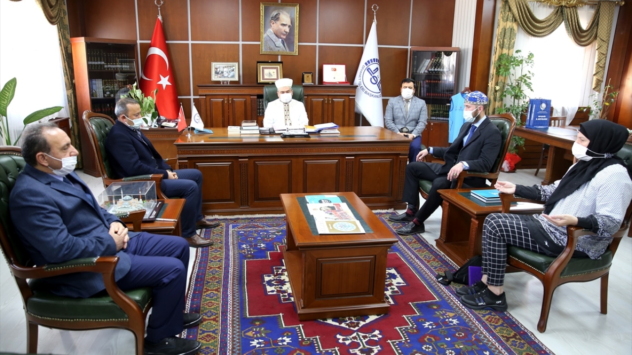 Bir süre önce Dubai seyahatinde ezan sesinden etkilenerek İslamiyet`i araştırmaya başlayan anne ve oğlu, 2 hafta önce Kapadokya`ya geldi.