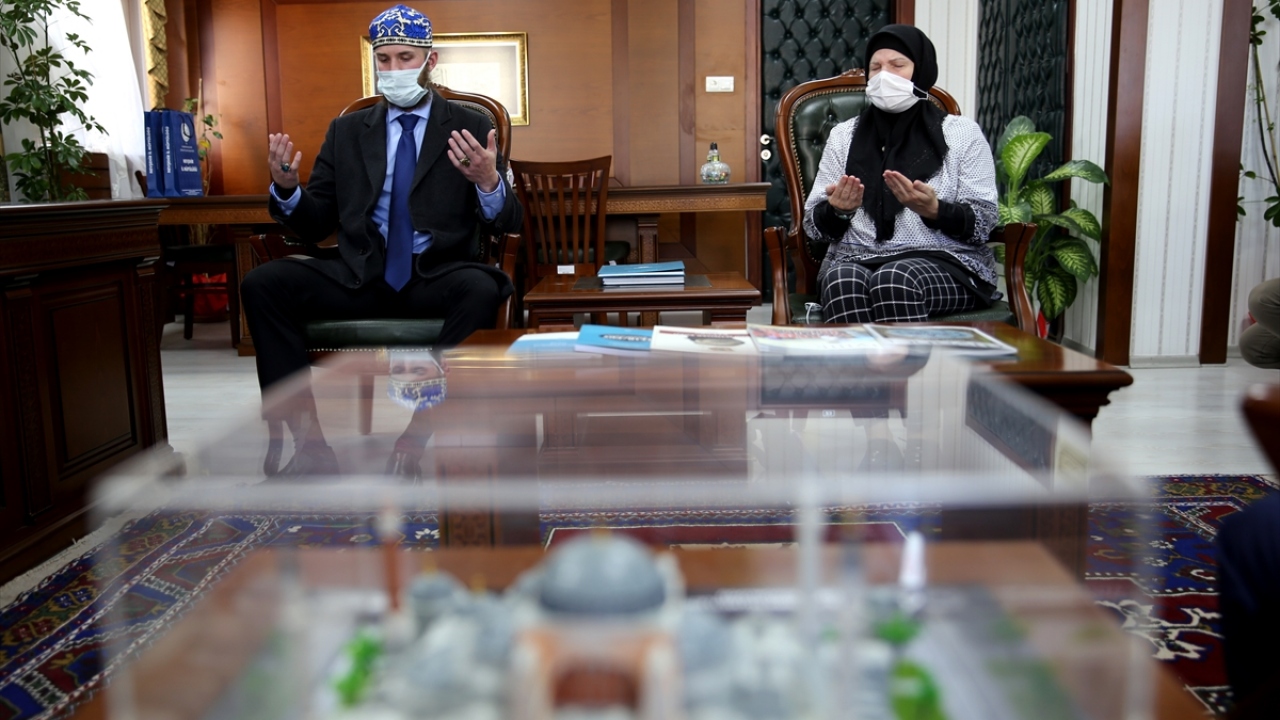 Kur`an-ı Kerim okunmasının ardından müftü Altunkaya, İslam dininin temel esaslarıyla ilgili bilgi verdi ve dua etti.