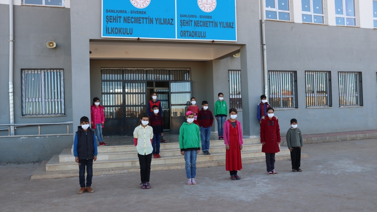 Yılmaz`ın isminin verildiği Çiftçibaşı Mahallesi`ndeki ilkokulda eğitimlerine devam eden şehit öğretmenin öğrencileri, 24 Kasım Öğretmenler Günü`nde büyük üzüntü yaşıyor.