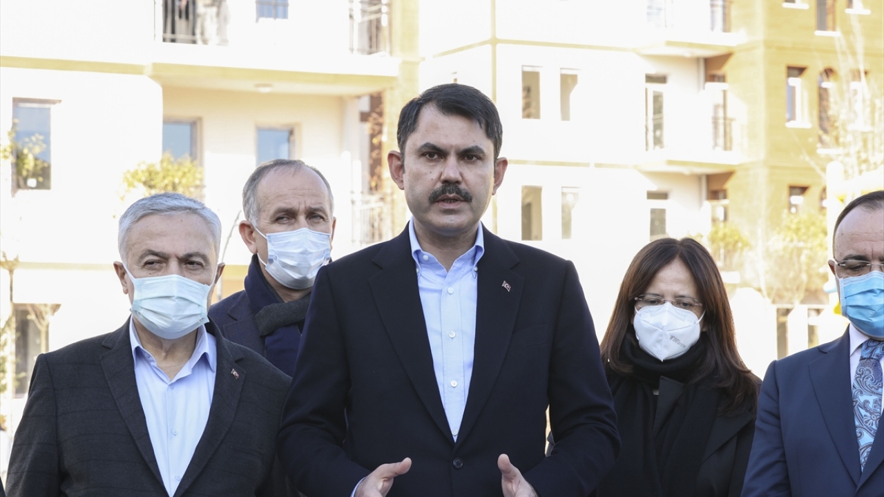 "Dün Elazığ için seferber olmuştuk. Bugün de İzmir için tüm Türkiye tek yürek olmak suretiyle, yaralarını sarmak için var gücümüzle tüm çalışmaları yapma gayreti içerisine girdik." diyen Kurum, sözlerini şöyle sürdürdü: