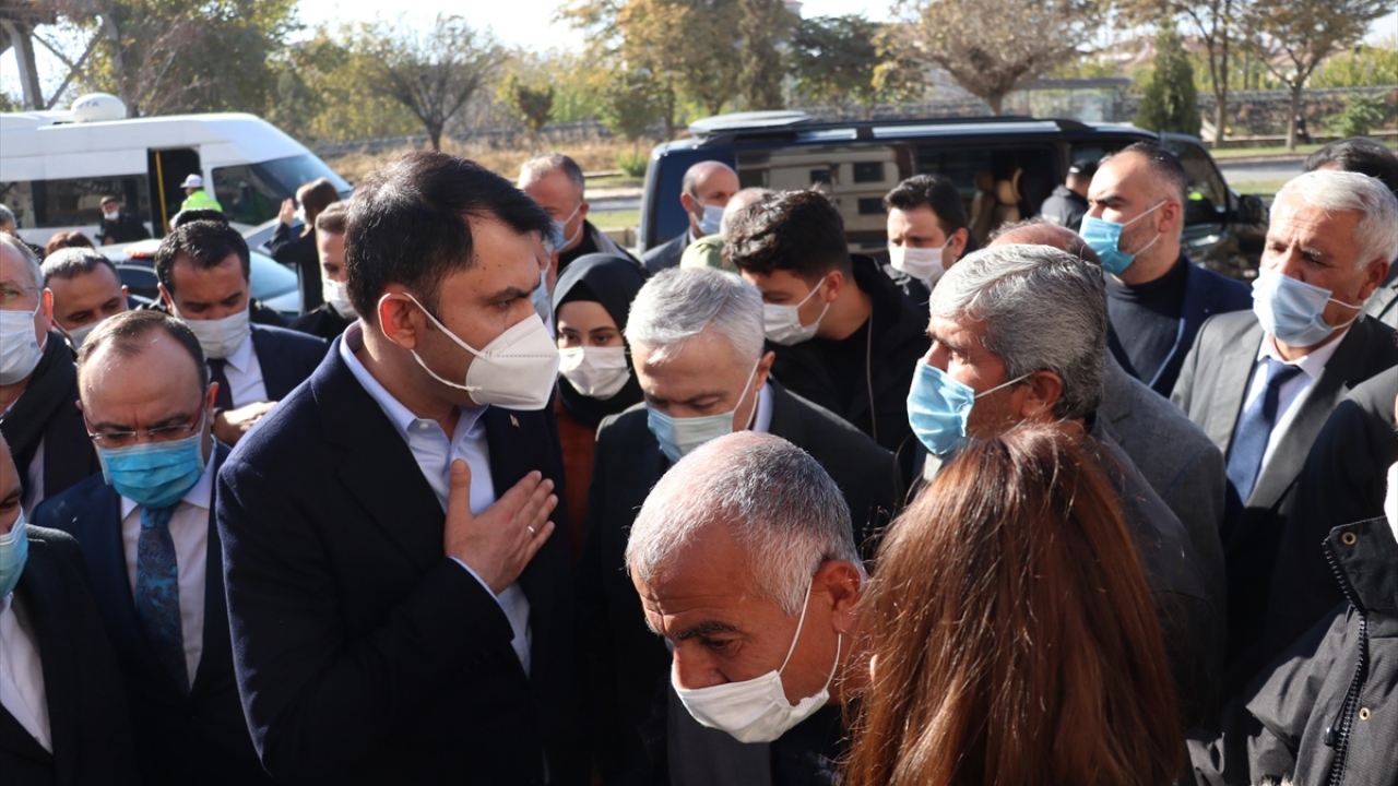 Kurum mahalle muhtarları ve vatandaşlarla da görüşerek, taleplerini dinledi.